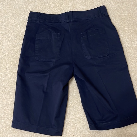 Counterparts Bermuda shorts 6. 2 front overlay pockets and two pockets in back. - Picture 8 of 8